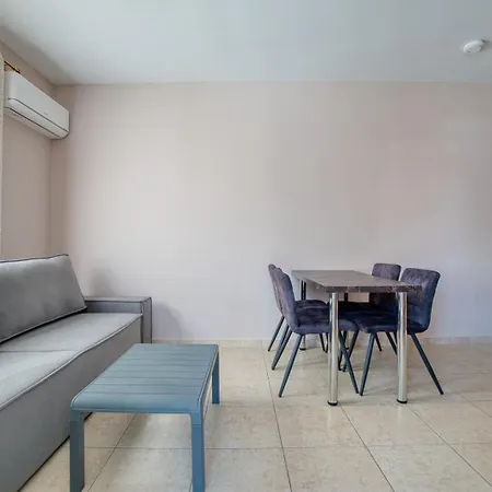 Beautiful 1 Bedroom 600 Meters From The Sea Venus Apartment