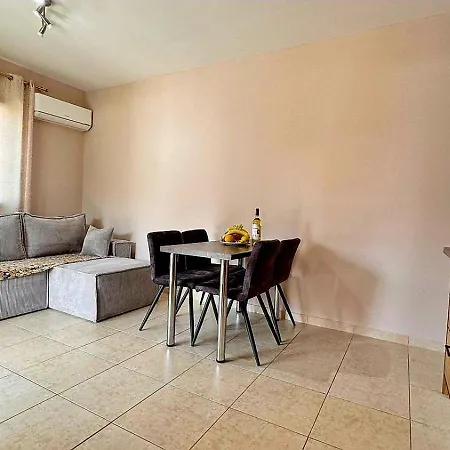 Beautiful 1 Bedroom 600 Meters From The Sea Venus Appartamento